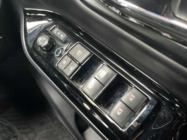 トヨタ ノア ハイブリッド G 山形県 2018(平30)年 6.3万km ブラック ・TRDエアロ（フロント、サイド、リア）/・モデリスタAW/・純正10インチナビ/フルセグ/CDDVD/Bluetooth/・純正フリップダウンモニター/・バックカメラ/・ビルトインETC/・クルーズコントロール/・プリクラッシュセーフティ/・レーンキープアシスト/・オートマチックハイビーム/・LEDヘッドライト/・両側ワンタッチパワースライドドア/・前席シートヒーター/・フロントワイパーデアイサー/・純正AW＋スタッドレスタイヤ車載/・純正マット/・純正エンジンスターター/・スペアキー1本/・保証書/・取扱説明書