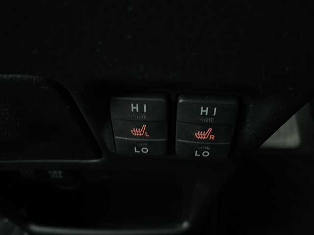 トヨタ ノア ハイブリッド G 山形県 2018(平30)年 6.3万km ブラック ・TRDエアロ（フロント、サイド、リア）/・モデリスタAW/・純正10インチナビ/フルセグ/CDDVD/Bluetooth/・純正フリップダウンモニター/・バックカメラ/・ビルトインETC/・クルーズコントロール/・プリクラッシュセーフティ/・レーンキープアシスト/・オートマチックハイビーム/・LEDヘッドライト/・両側ワンタッチパワースライドドア/・前席シートヒーター/・フロントワイパーデアイサー/・純正AW＋スタッドレスタイヤ車載/・純正マット/・純正エンジンスターター/・スペアキー1本/・保証書/・取扱説明書