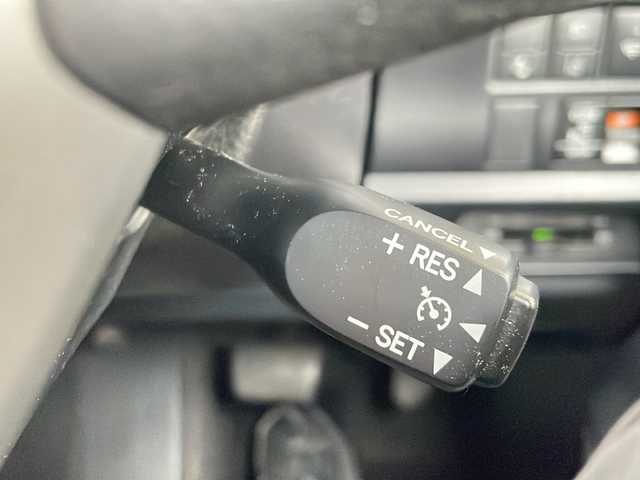 トヨタ ノア ハイブリッド G 山形県 2018(平30)年 6.3万km ブラック ・TRDエアロ（フロント、サイド、リア）/・モデリスタAW/・純正10インチナビ/フルセグ/CDDVD/Bluetooth/・純正フリップダウンモニター/・バックカメラ/・ビルトインETC/・クルーズコントロール/・プリクラッシュセーフティ/・レーンキープアシスト/・オートマチックハイビーム/・LEDヘッドライト/・両側ワンタッチパワースライドドア/・前席シートヒーター/・フロントワイパーデアイサー/・純正AW＋スタッドレスタイヤ車載/・純正マット/・純正エンジンスターター/・スペアキー1本/・保証書/・取扱説明書