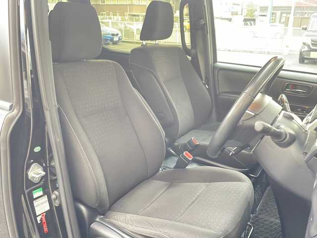 トヨタ ノア ハイブリッド G 山形県 2018(平30)年 6.3万km ブラック ・TRDエアロ（フロント、サイド、リア）/・モデリスタAW/・純正10インチナビ/フルセグ/CDDVD/Bluetooth/・純正フリップダウンモニター/・バックカメラ/・ビルトインETC/・クルーズコントロール/・プリクラッシュセーフティ/・レーンキープアシスト/・オートマチックハイビーム/・LEDヘッドライト/・両側ワンタッチパワースライドドア/・前席シートヒーター/・フロントワイパーデアイサー/・純正AW＋スタッドレスタイヤ車載/・純正マット/・純正エンジンスターター/・スペアキー1本/・保証書/・取扱説明書