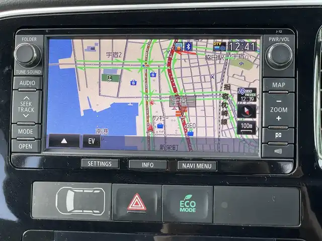 三菱 アウトランダー ＰＨＥＶ G ナビパッケージ 鹿児島県 2015(平27)年 6.3万km チタニウムグレーメタリック 純正ナビ（J12）/バックカメラ/CD/DVD再生可/フルセグTV/電動リアゲート/クルーズコントロール/ETC/衝突軽減ブレーキ/レーンキープ アシスト/ハーフレザーシート/前席シートヒーター/純正フォグ/キセノンライト/パドルシフト/電動格納ミラー/新車時保証書/取扱説明書/スペアキー1本（スマートキー）