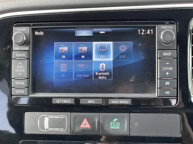 三菱 アウトランダー ＰＨＥＶ G ナビパッケージ 鹿児島県 2015(平27)年 6.3万km チタニウムグレーメタリック 純正ナビ（J12）/バックカメラ/CD/DVD再生可/フルセグTV/電動リアゲート/クルーズコントロール/ETC/衝突軽減ブレーキ/レーンキープ アシスト/ハーフレザーシート/前席シートヒーター/純正フォグ/キセノンライト/パドルシフト/電動格納ミラー/新車時保証書/取扱説明書/スペアキー1本（スマートキー）