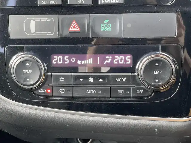 三菱 アウトランダー ＰＨＥＶ G ナビパッケージ 鹿児島県 2015(平27)年 6.3万km チタニウムグレーメタリック 純正ナビ（J12）/バックカメラ/CD/DVD再生可/フルセグTV/電動リアゲート/クルーズコントロール/ETC/衝突軽減ブレーキ/レーンキープ アシスト/ハーフレザーシート/前席シートヒーター/純正フォグ/キセノンライト/パドルシフト/電動格納ミラー/新車時保証書/取扱説明書/スペアキー1本（スマートキー）