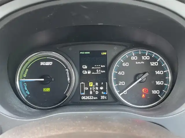 三菱 アウトランダー ＰＨＥＶ G ナビパッケージ 鹿児島県 2015(平27)年 6.3万km チタニウムグレーメタリック 純正ナビ（J12）/バックカメラ/CD/DVD再生可/フルセグTV/電動リアゲート/クルーズコントロール/ETC/衝突軽減ブレーキ/レーンキープ アシスト/ハーフレザーシート/前席シートヒーター/純正フォグ/キセノンライト/パドルシフト/電動格納ミラー/新車時保証書/取扱説明書/スペアキー1本（スマートキー）