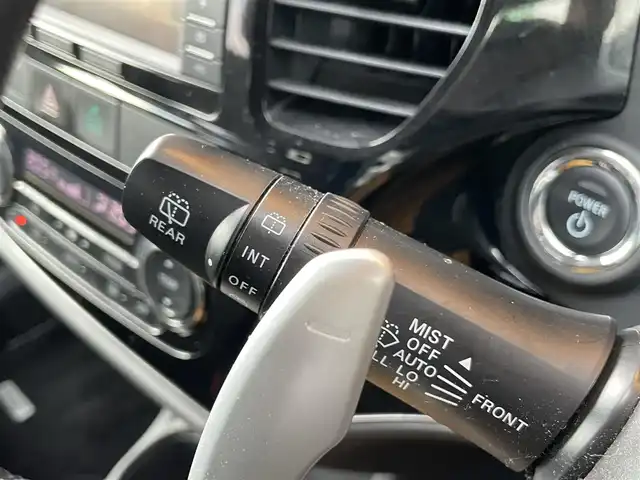 三菱 アウトランダー ＰＨＥＶ G ナビパッケージ 鹿児島県 2015(平27)年 6.3万km チタニウムグレーメタリック 純正ナビ（J12）/バックカメラ/CD/DVD再生可/フルセグTV/電動リアゲート/クルーズコントロール/ETC/衝突軽減ブレーキ/レーンキープ アシスト/ハーフレザーシート/前席シートヒーター/純正フォグ/キセノンライト/パドルシフト/電動格納ミラー/新車時保証書/取扱説明書/スペアキー1本（スマートキー）