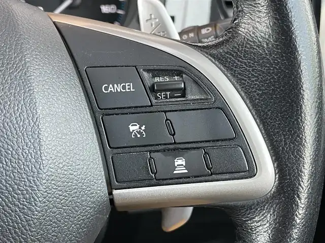 三菱 アウトランダー ＰＨＥＶ G ナビパッケージ 鹿児島県 2015(平27)年 6.3万km チタニウムグレーメタリック 純正ナビ（J12）/バックカメラ/CD/DVD再生可/フルセグTV/電動リアゲート/クルーズコントロール/ETC/衝突軽減ブレーキ/レーンキープ アシスト/ハーフレザーシート/前席シートヒーター/純正フォグ/キセノンライト/パドルシフト/電動格納ミラー/新車時保証書/取扱説明書/スペアキー1本（スマートキー）