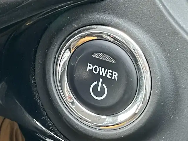 三菱 アウトランダー ＰＨＥＶ G ナビパッケージ 鹿児島県 2015(平27)年 6.3万km チタニウムグレーメタリック 純正ナビ（J12）/バックカメラ/CD/DVD再生可/フルセグTV/電動リアゲート/クルーズコントロール/ETC/衝突軽減ブレーキ/レーンキープ アシスト/ハーフレザーシート/前席シートヒーター/純正フォグ/キセノンライト/パドルシフト/電動格納ミラー/新車時保証書/取扱説明書/スペアキー1本（スマートキー）