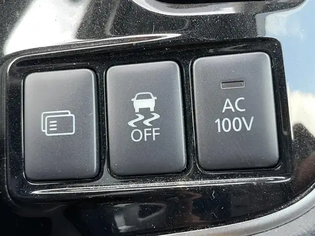 三菱 アウトランダー ＰＨＥＶ G ナビパッケージ 鹿児島県 2015(平27)年 6.3万km チタニウムグレーメタリック 純正ナビ（J12）/バックカメラ/CD/DVD再生可/フルセグTV/電動リアゲート/クルーズコントロール/ETC/衝突軽減ブレーキ/レーンキープ アシスト/ハーフレザーシート/前席シートヒーター/純正フォグ/キセノンライト/パドルシフト/電動格納ミラー/新車時保証書/取扱説明書/スペアキー1本（スマートキー）