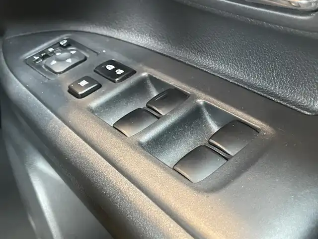 三菱 アウトランダー ＰＨＥＶ G ナビパッケージ 鹿児島県 2015(平27)年 6.3万km チタニウムグレーメタリック 純正ナビ（J12）/バックカメラ/CD/DVD再生可/フルセグTV/電動リアゲート/クルーズコントロール/ETC/衝突軽減ブレーキ/レーンキープ アシスト/ハーフレザーシート/前席シートヒーター/純正フォグ/キセノンライト/パドルシフト/電動格納ミラー/新車時保証書/取扱説明書/スペアキー1本（スマートキー）