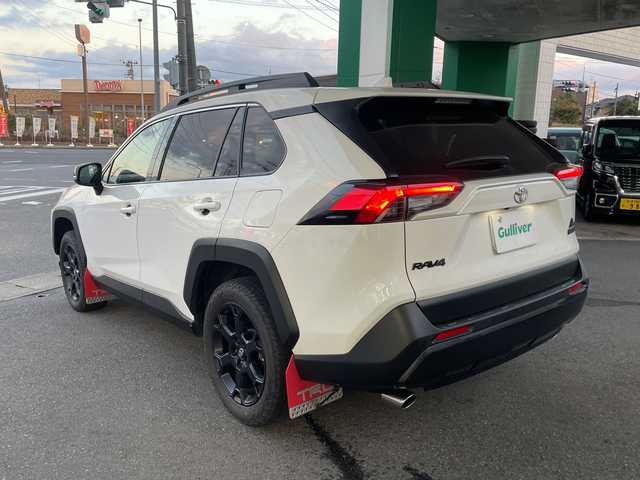 トヨタ ＲＡＶ４ アドベンチャー オフロードPKG 福島県 2020(令2)年 2.7万km スーパーホワイトⅡ ４WD/純正ディスプレイオーディオ/・Applecarplay/・USB/・TipeC接続端子あり/・フルセグTV（走行視聴不可）/レザーシート/パワーシート（D席）/シートヒーター（D席＋N席）/クルーズコントロール（追従機能付き）/純正ETC/オートライト/オートハイビーム/クリアランスソナー（前後）/社外ドラレコ（前後）/360°カメラ/ABH（オートブレーキホールド）/BSM（ブラインドスポットモニター）/RSA（標識認識システム）/オールテレインタイヤ/18×7Jアルミホイール（マット調ブラック塗装）/ルーフレール（ブリッジ型）/TRDマッドフラップ/ボンネットガーニッシュ/トランクトノカバー/サンシェード/ステアリングボタン/ステアリングヒーター