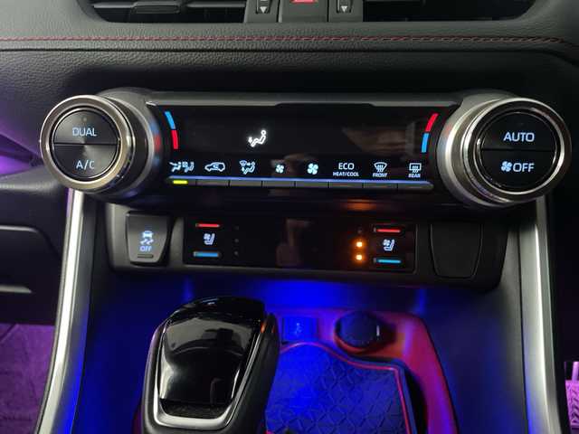 トヨタ ＲＡＶ４ アドベンチャー オフロードPKG 福島県 2020(令2)年 2.7万km スーパーホワイトⅡ ４WD/純正ディスプレイオーディオ/・Applecarplay/・USB/・TipeC接続端子あり/・フルセグTV（走行視聴不可）/レザーシート/パワーシート（D席）/シートヒーター（D席＋N席）/クルーズコントロール（追従機能付き）/純正ETC/オートライト/オートハイビーム/クリアランスソナー（前後）/社外ドラレコ（前後）/360°カメラ/ABH（オートブレーキホールド）/BSM（ブラインドスポットモニター）/RSA（標識認識システム）/オールテレインタイヤ/18×7Jアルミホイール（マット調ブラック塗装）/ルーフレール（ブリッジ型）/TRDマッドフラップ/ボンネットガーニッシュ/トランクトノカバー/サンシェード/ステアリングボタン/ステアリングヒーター