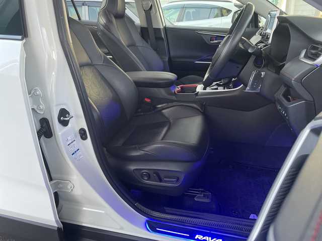 トヨタ ＲＡＶ４ アドベンチャー オフロードPKG 福島県 2020(令2)年 2.7万km スーパーホワイトⅡ ４WD/純正ディスプレイオーディオ/・Applecarplay/・USB/・TipeC接続端子あり/・フルセグTV（走行視聴不可）/レザーシート/パワーシート（D席）/シートヒーター（D席＋N席）/クルーズコントロール（追従機能付き）/純正ETC/オートライト/オートハイビーム/クリアランスソナー（前後）/社外ドラレコ（前後）/360°カメラ/ABH（オートブレーキホールド）/BSM（ブラインドスポットモニター）/RSA（標識認識システム）/オールテレインタイヤ/18×7Jアルミホイール（マット調ブラック塗装）/ルーフレール（ブリッジ型）/TRDマッドフラップ/ボンネットガーニッシュ/トランクトノカバー/サンシェード/ステアリングボタン/ステアリングヒーター