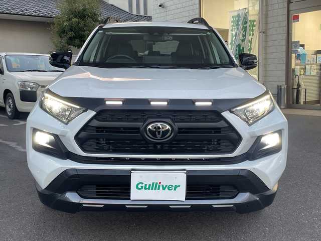 トヨタ ＲＡＶ４ アドベンチャー オフロードPKG 福島県 2020(令2)年 2.7万km スーパーホワイトⅡ ４WD/純正ディスプレイオーディオ/・Applecarplay/・USB/・TipeC接続端子あり/・フルセグTV（走行視聴不可）/レザーシート/パワーシート（D席）/シートヒーター（D席＋N席）/クルーズコントロール（追従機能付き）/純正ETC/オートライト/オートハイビーム/クリアランスソナー（前後）/社外ドラレコ（前後）/360°カメラ/ABH（オートブレーキホールド）/BSM（ブラインドスポットモニター）/RSA（標識認識システム）/オールテレインタイヤ/18×7Jアルミホイール（マット調ブラック塗装）/ルーフレール（ブリッジ型）/TRDマッドフラップ/ボンネットガーニッシュ/トランクトノカバー/サンシェード/ステアリングボタン/ステアリングヒーター
