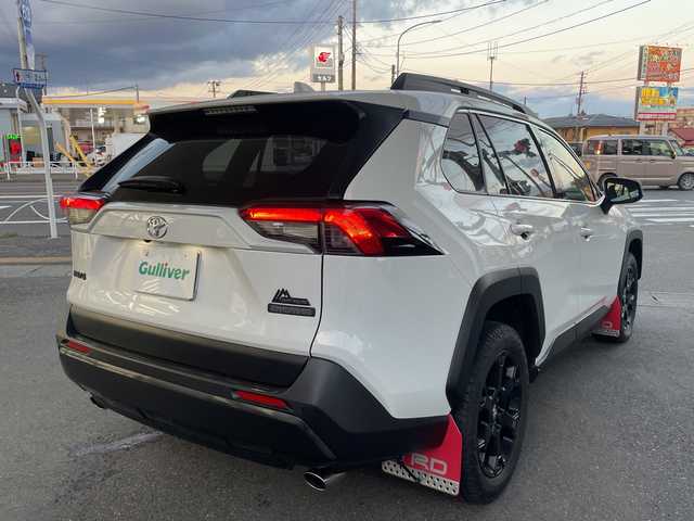 トヨタ ＲＡＶ４ アドベンチャー オフロードPKG 福島県 2020(令2)年 2.7万km スーパーホワイトⅡ ４WD/純正ディスプレイオーディオ/・Applecarplay/・USB/・TipeC接続端子あり/・フルセグTV（走行視聴不可）/レザーシート/パワーシート（D席）/シートヒーター（D席＋N席）/クルーズコントロール（追従機能付き）/純正ETC/オートライト/オートハイビーム/クリアランスソナー（前後）/社外ドラレコ（前後）/360°カメラ/ABH（オートブレーキホールド）/BSM（ブラインドスポットモニター）/RSA（標識認識システム）/オールテレインタイヤ/18×7Jアルミホイール（マット調ブラック塗装）/ルーフレール（ブリッジ型）/TRDマッドフラップ/ボンネットガーニッシュ/トランクトノカバー/サンシェード/ステアリングボタン/ステアリングヒーター