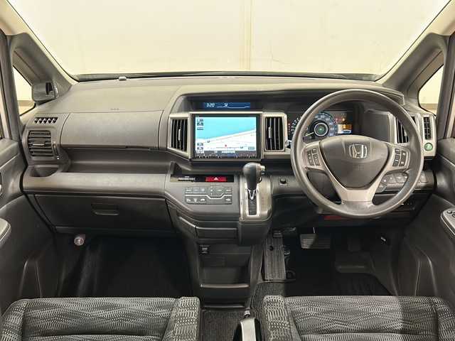 ホンダ ステップワゴン G コンフォートセレクション 道央・札幌 2013(平25)年 9.5万km スーパープラチナメタリック ワンオーナー/4WD/純正SDナビ(フルセグ、FM、AM、CD、DVD、SD、USB)/バックカメラ/クルーズコントロール/両側パワースライドドア/寒冷地仕様/アイドリングストップ/オートライト/ステアリングスイッチ/後席モニター/社外ドライブレコーダー(前後)/冬タイヤ積み込み(社外15インチAW)/スマートキー/ETC/保証書、取扱説明書有/スペアキー×1