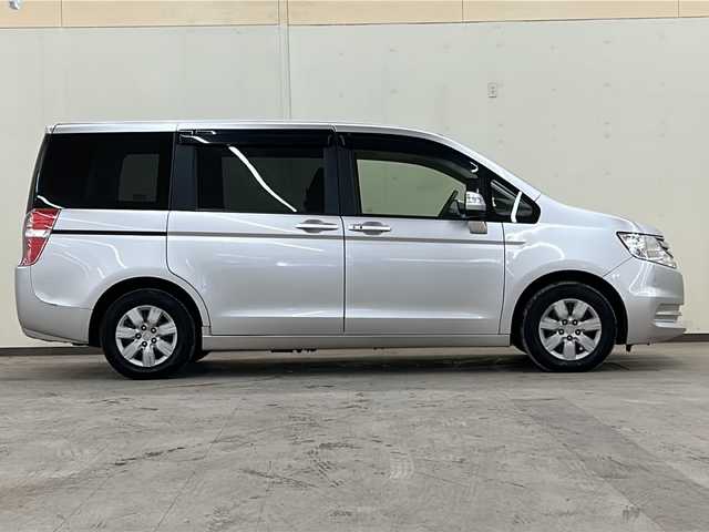 ホンダ ステップワゴン G コンフォートセレクション 道央・札幌 2013(平25)年 9.5万km スーパープラチナメタリック ワンオーナー/4WD/純正SDナビ(フルセグ、FM、AM、CD、DVD、SD、USB)/バックカメラ/クルーズコントロール/両側パワースライドドア/寒冷地仕様/アイドリングストップ/オートライト/ステアリングスイッチ/後席モニター/社外ドライブレコーダー(前後)/冬タイヤ積み込み(社外15インチAW)/スマートキー/ETC/保証書、取扱説明書有/スペアキー×1