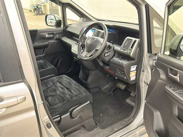 ホンダ ステップワゴン G コンフォートセレクション 道央・札幌 2013(平25)年 9.5万km スーパープラチナメタリック ワンオーナー/4WD/純正SDナビ(フルセグ、FM、AM、CD、DVD、SD、USB)/バックカメラ/クルーズコントロール/両側パワースライドドア/寒冷地仕様/アイドリングストップ/オートライト/ステアリングスイッチ/後席モニター/社外ドライブレコーダー(前後)/冬タイヤ積み込み(社外15インチAW)/スマートキー/ETC/保証書、取扱説明書有/スペアキー×1