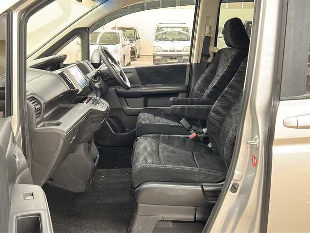 ホンダ ステップワゴン G コンフォートセレクション 道央・札幌 2013(平25)年 9.5万km スーパープラチナメタリック ワンオーナー/4WD/純正SDナビ(フルセグ、FM、AM、CD、DVD、SD、USB)/バックカメラ/クルーズコントロール/両側パワースライドドア/寒冷地仕様/アイドリングストップ/オートライト/ステアリングスイッチ/後席モニター/社外ドライブレコーダー(前後)/冬タイヤ積み込み(社外15インチAW)/スマートキー/ETC/保証書、取扱説明書有/スペアキー×1