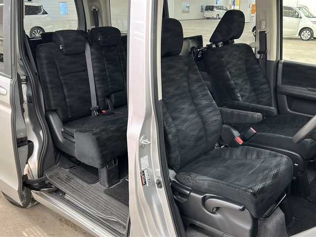 ホンダ ステップワゴン G コンフォートセレクション 道央・札幌 2013(平25)年 9.5万km スーパープラチナメタリック ワンオーナー/4WD/純正SDナビ(フルセグ、FM、AM、CD、DVD、SD、USB)/バックカメラ/クルーズコントロール/両側パワースライドドア/寒冷地仕様/アイドリングストップ/オートライト/ステアリングスイッチ/後席モニター/社外ドライブレコーダー(前後)/冬タイヤ積み込み(社外15インチAW)/スマートキー/ETC/保証書、取扱説明書有/スペアキー×1