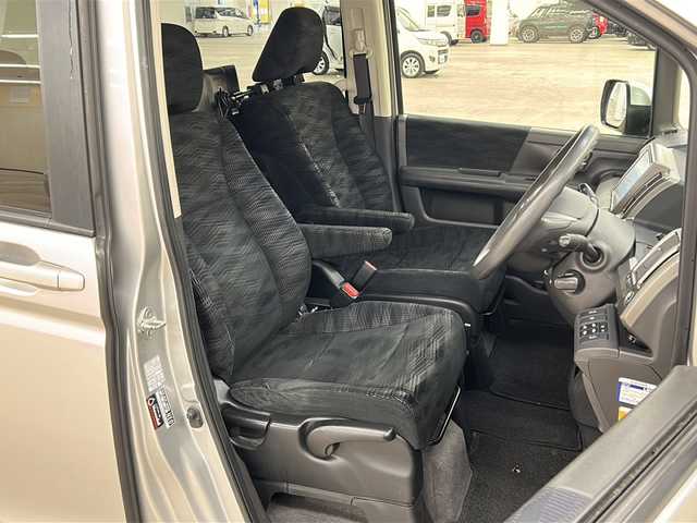 ホンダ ステップワゴン G コンフォートセレクション 道央・札幌 2013(平25)年 9.5万km スーパープラチナメタリック ワンオーナー/4WD/純正SDナビ(フルセグ、FM、AM、CD、DVD、SD、USB)/バックカメラ/クルーズコントロール/両側パワースライドドア/寒冷地仕様/アイドリングストップ/オートライト/ステアリングスイッチ/後席モニター/社外ドライブレコーダー(前後)/冬タイヤ積み込み(社外15インチAW)/スマートキー/ETC/保証書、取扱説明書有/スペアキー×1