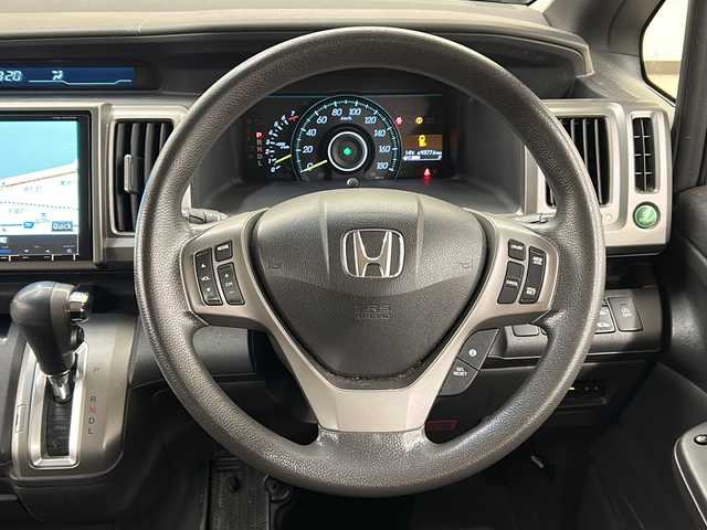 ホンダ ステップワゴン G コンフォートセレクション 道央・札幌 2013(平25)年 9.5万km スーパープラチナメタリック ワンオーナー/4WD/純正SDナビ(フルセグ、FM、AM、CD、DVD、SD、USB)/バックカメラ/クルーズコントロール/両側パワースライドドア/寒冷地仕様/アイドリングストップ/オートライト/ステアリングスイッチ/後席モニター/社外ドライブレコーダー(前後)/冬タイヤ積み込み(社外15インチAW)/スマートキー/ETC/保証書、取扱説明書有/スペアキー×1