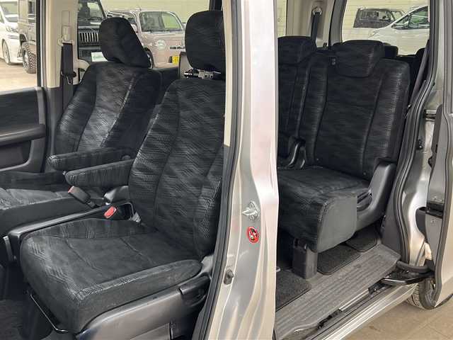 ホンダ ステップワゴン G コンフォートセレクション 道央・札幌 2013(平25)年 9.5万km スーパープラチナメタリック ワンオーナー/4WD/純正SDナビ(フルセグ、FM、AM、CD、DVD、SD、USB)/バックカメラ/クルーズコントロール/両側パワースライドドア/寒冷地仕様/アイドリングストップ/オートライト/ステアリングスイッチ/後席モニター/社外ドライブレコーダー(前後)/冬タイヤ積み込み(社外15インチAW)/スマートキー/ETC/保証書、取扱説明書有/スペアキー×1