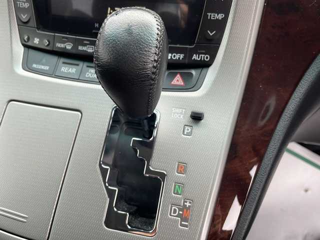 トヨタ アルファード 240S 茨城県 2014(平26)年 16.4万km ブラック 純正SDナビ(Bluetooth/バックカメラ/フルセグTV)/後席用モニター/横滑り防止装置/コーナーセンサー/HIDオートライト/サイドエアバッグ/カーテンエアバッグ/スマートキー/冷房WAC/USB入力端子/3列シート/純正フロアマット/両側パワースライドドア/18インチ純正アルミホイール/MTモード付AT