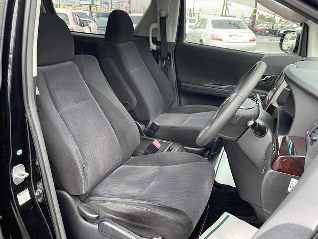 トヨタ アルファード 240S 茨城県 2014(平26)年 16.4万km ブラック 純正SDナビ(Bluetooth/バックカメラ/フルセグTV)/後席用モニター/横滑り防止装置/コーナーセンサー/HIDオートライト/サイドエアバッグ/カーテンエアバッグ/スマートキー/冷房WAC/USB入力端子/3列シート/純正フロアマット/両側パワースライドドア/18インチ純正アルミホイール/MTモード付AT