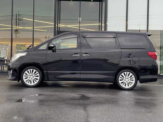 トヨタ アルファード 240S 茨城県 2014(平26)年 16.4万km ブラック 純正SDナビ(Bluetooth/バックカメラ/フルセグTV)/後席用モニター/横滑り防止装置/コーナーセンサー/HIDオートライト/サイドエアバッグ/カーテンエアバッグ/スマートキー/冷房WAC/USB入力端子/3列シート/純正フロアマット/両側パワースライドドア/18インチ純正アルミホイール/MTモード付AT