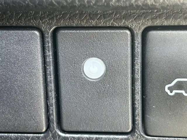 トヨタ ハリアー ハイブリッド プレミアム 岡山県 2014(平26)年 15万km ホワイトパールクリスタルシャイン 登録時走行距離　151372km/４WD/純正SDナビ(NSZN-W64T)/　(CD/DVD/フルセグTV/Bluetooth)/バックカメラ/クルーズコントロール/衝突被害軽減システム/コーナーセンサー/ドライブレコーダー/ビルトインETC/レザーシート/シートヒーター/D席メモリ機能付きパワーシート/N席パワーシート/パワーバックドア/革巻きステアリング/ステアリングスイッチ/純正LEDヘッドライト/フォグライト/オートライト/プッシュスタート/スマートキー/スペアキー×1/MTモード付きAT/アイドリングストップ/純正アルミホイール 18インチ/ドアバイザー/ウインカーミラー/電動格納ミラー/オートリトラミラー/純正フロアマット/横滑防止装置/盗難防止装置/取扱説明書/新車時整備手帳（保証書）