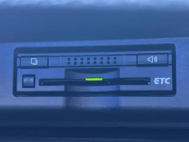 トヨタ ハリアー ハイブリッド プレミアム 岡山県 2014(平26)年 15万km ホワイトパールクリスタルシャイン 登録時走行距離　151372km/４WD/純正SDナビ(NSZN-W64T)/　(CD/DVD/フルセグTV/Bluetooth)/バックカメラ/クルーズコントロール/衝突被害軽減システム/コーナーセンサー/ドライブレコーダー/ビルトインETC/レザーシート/シートヒーター/D席メモリ機能付きパワーシート/N席パワーシート/パワーバックドア/革巻きステアリング/ステアリングスイッチ/純正LEDヘッドライト/フォグライト/オートライト/プッシュスタート/スマートキー/スペアキー×1/MTモード付きAT/アイドリングストップ/純正アルミホイール 18インチ/ドアバイザー/ウインカーミラー/電動格納ミラー/オートリトラミラー/純正フロアマット/横滑防止装置/盗難防止装置/取扱説明書/新車時整備手帳（保証書）