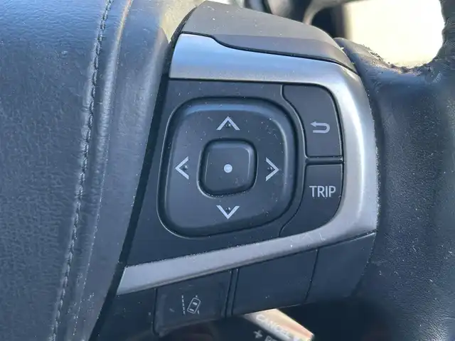 トヨタ ハリアー ハイブリッド プレミアム 岡山県 2014(平26)年 15万km ホワイトパールクリスタルシャイン 登録時走行距離　151372km/４WD/純正SDナビ(NSZN-W64T)/　(CD/DVD/フルセグTV/Bluetooth)/バックカメラ/クルーズコントロール/衝突被害軽減システム/コーナーセンサー/ドライブレコーダー/ビルトインETC/レザーシート/シートヒーター/D席メモリ機能付きパワーシート/N席パワーシート/パワーバックドア/革巻きステアリング/ステアリングスイッチ/純正LEDヘッドライト/フォグライト/オートライト/プッシュスタート/スマートキー/スペアキー×1/MTモード付きAT/アイドリングストップ/純正アルミホイール 18インチ/ドアバイザー/ウインカーミラー/電動格納ミラー/オートリトラミラー/純正フロアマット/横滑防止装置/盗難防止装置/取扱説明書/新車時整備手帳（保証書）