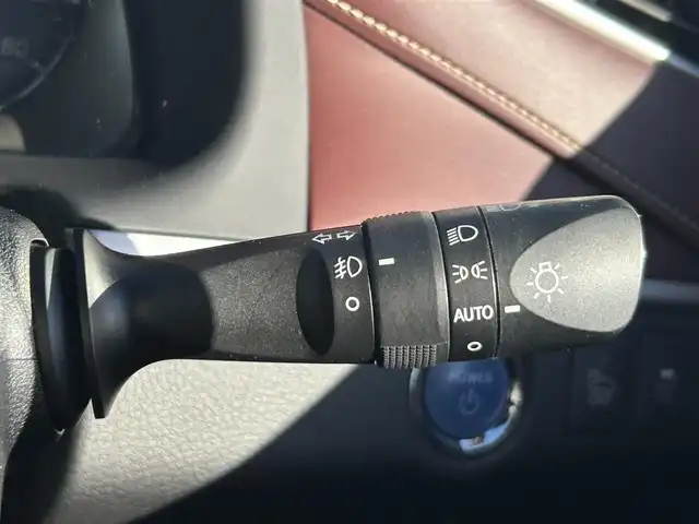 トヨタ ハリアー ハイブリッド プレミアム 岡山県 2014(平26)年 15万km ホワイトパールクリスタルシャイン 登録時走行距離　151372km/４WD/純正SDナビ(NSZN-W64T)/　(CD/DVD/フルセグTV/Bluetooth)/バックカメラ/クルーズコントロール/衝突被害軽減システム/コーナーセンサー/ドライブレコーダー/ビルトインETC/レザーシート/シートヒーター/D席メモリ機能付きパワーシート/N席パワーシート/パワーバックドア/革巻きステアリング/ステアリングスイッチ/純正LEDヘッドライト/フォグライト/オートライト/プッシュスタート/スマートキー/スペアキー×1/MTモード付きAT/アイドリングストップ/純正アルミホイール 18インチ/ドアバイザー/ウインカーミラー/電動格納ミラー/オートリトラミラー/純正フロアマット/横滑防止装置/盗難防止装置/取扱説明書/新車時整備手帳（保証書）