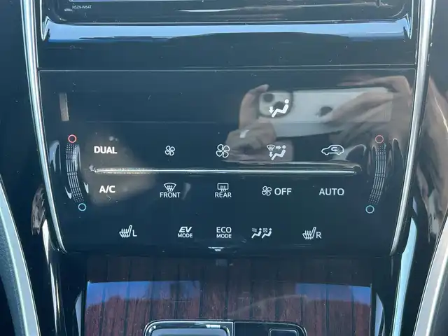 トヨタ ハリアー ハイブリッド プレミアム 岡山県 2014(平26)年 15万km ホワイトパールクリスタルシャイン 登録時走行距離　151372km/４WD/純正SDナビ(NSZN-W64T)/　(CD/DVD/フルセグTV/Bluetooth)/バックカメラ/クルーズコントロール/衝突被害軽減システム/コーナーセンサー/ドライブレコーダー/ビルトインETC/レザーシート/シートヒーター/D席メモリ機能付きパワーシート/N席パワーシート/パワーバックドア/革巻きステアリング/ステアリングスイッチ/純正LEDヘッドライト/フォグライト/オートライト/プッシュスタート/スマートキー/スペアキー×1/MTモード付きAT/アイドリングストップ/純正アルミホイール 18インチ/ドアバイザー/ウインカーミラー/電動格納ミラー/オートリトラミラー/純正フロアマット/横滑防止装置/盗難防止装置/取扱説明書/新車時整備手帳（保証書）