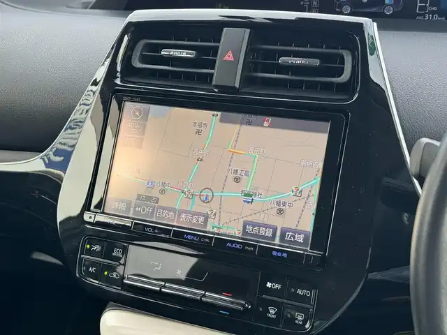 トヨタ プリウス Sセーフティプラス 滋賀県 2017(平29)年 8.5万km シルバーM 純正9インチフルセグナビ/　フルセグ Bluetooth CD DVD SDREC AM FM/バックカメラ　/ドライブレコーダー/Toyota Safety Sense P/プリクラッシュセーフティシステム/レーンディパーチャーアラート（ステアリング制御付）/オートマチックハイビーム/レーダークルーズコントロール（全車速追従機能付）/シンプルインテリジェントパーキングアシスト/インテリジェントクリアランスソナー/カラーヘッドアップディスプレイ/純正フロアマット/純正ドアバイザー/スマートキー×2/プッシュスタート/