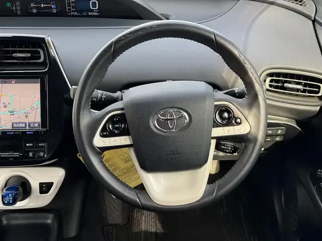 トヨタ プリウス Sセーフティプラス 滋賀県 2017(平29)年 8.5万km シルバーM 純正9インチフルセグナビ/　フルセグ Bluetooth CD DVD SDREC AM FM/バックカメラ　/ドライブレコーダー/Toyota Safety Sense P/プリクラッシュセーフティシステム/レーンディパーチャーアラート（ステアリング制御付）/オートマチックハイビーム/レーダークルーズコントロール（全車速追従機能付）/シンプルインテリジェントパーキングアシスト/インテリジェントクリアランスソナー/カラーヘッドアップディスプレイ/純正フロアマット/純正ドアバイザー/スマートキー×2/プッシュスタート/
