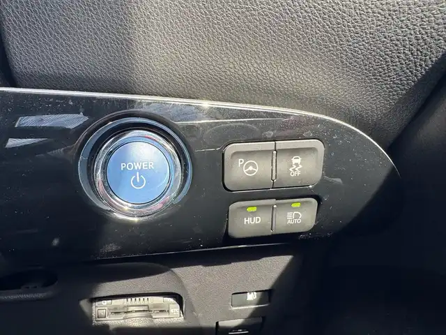 トヨタ プリウス Sセーフティプラス 滋賀県 2017(平29)年 8.5万km シルバーM 純正9インチフルセグナビ/　フルセグ Bluetooth CD DVD SDREC AM FM/バックカメラ　/ドライブレコーダー/Toyota Safety Sense P/プリクラッシュセーフティシステム/レーンディパーチャーアラート（ステアリング制御付）/オートマチックハイビーム/レーダークルーズコントロール（全車速追従機能付）/シンプルインテリジェントパーキングアシスト/インテリジェントクリアランスソナー/カラーヘッドアップディスプレイ/純正フロアマット/純正ドアバイザー/スマートキー×2/プッシュスタート/