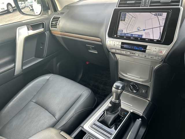 トヨタ ランドクルーザー プラド TX Lパッケージ 千葉県 2019(平31)年 5.8万km ホワイトパールクリスタルシャイン ワンオーナー　９型ナビ　バックカメラ　ＥＴＣ　クルコン　ドラレコ　フルセグ　Ｂｔ　ＤＶＤ　電動エアシート・ヒーター　ウッド調コンビハンドル　ＰＣＳ　ＡＨＢ　ＬＥＤライト　レーンアシスト　１９インチＡＷ