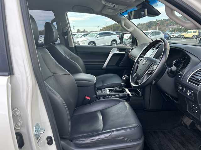 トヨタ ランドクルーザー プラド TX Lパッケージ 千葉県 2019(平31)年 5.8万km ホワイトパールクリスタルシャイン ワンオーナー　９型ナビ　バックカメラ　ＥＴＣ　クルコン　ドラレコ　フルセグ　Ｂｔ　ＤＶＤ　電動エアシート・ヒーター　ウッド調コンビハンドル　ＰＣＳ　ＡＨＢ　ＬＥＤライト　レーンアシスト　１９インチＡＷ