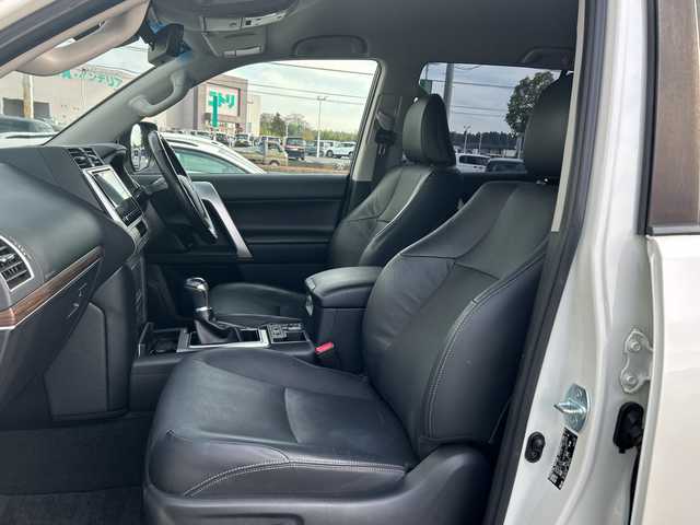 トヨタ ランドクルーザー プラド TX Lパッケージ 千葉県 2019(平31)年 5.8万km ホワイトパールクリスタルシャイン ワンオーナー　９型ナビ　バックカメラ　ＥＴＣ　クルコン　ドラレコ　フルセグ　Ｂｔ　ＤＶＤ　電動エアシート・ヒーター　ウッド調コンビハンドル　ＰＣＳ　ＡＨＢ　ＬＥＤライト　レーンアシスト　１９インチＡＷ