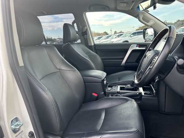 トヨタ ランドクルーザー プラド TX Lパッケージ 千葉県 2019(平31)年 5.8万km ホワイトパールクリスタルシャイン ワンオーナー　９型ナビ　バックカメラ　ＥＴＣ　クルコン　ドラレコ　フルセグ　Ｂｔ　ＤＶＤ　電動エアシート・ヒーター　ウッド調コンビハンドル　ＰＣＳ　ＡＨＢ　ＬＥＤライト　レーンアシスト　１９インチＡＷ