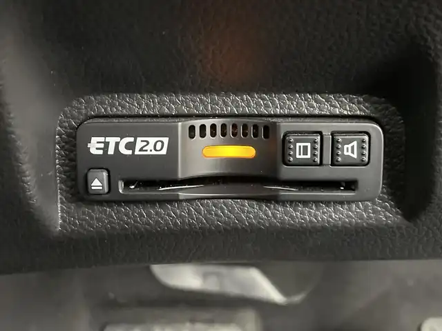 ホンダ ヴェゼル ハイブリッド e:HEV Z 群馬県 2023(令5)年 2.3万km プラチナホワイトパール 純正オプションフロントグリル/純正9インチディスプレイオーディオ/AM/FM/Bluetooth/USB/Apple Car Play/Android Auto/ワイヤレス充電器/ETC2.0車載機/マルチビューカメラシステム/プレミアムオーディオ/後退出庫サポート/＝＝＝＝＝＝/Honda SENSING/ ・衝突軽減ブレーキ/近距離衝突軽減ブレーキ/ ・誤発進抑制機能/後方誤発進抑制機能/ ・歩行者事故低減ステアリング/ ・路外逸脱抑制機能/ ・渋滞追従機能付アダプティブクルーズコントロール/ ・車線維持支援システム/ ・トラフィックジャムアシスト/ ・先行車発進お知らせ機能/ ・標識認識機能/ ・オートハイビーム/アダプティブドライビングビーム/ ・パーキングセンサーシステム/ ・ブラインドスポットインフォメーション/ハンズフリーアクセスパワーテールゲート(予約クローズ機能付)/前席シートヒーター/ステアリングヒーター/パドルシフト/親水/ヒーテッドドアミラー＋熱線入りフロントウインドウ/社外前後方ドライブレコーダー(ミラー型)/電動パーキングブレーキ/オートブレーキホールド/プッシュスタート/スマートキー/スペアキー有