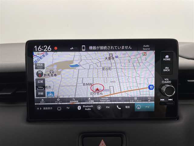 ホンダ ヴェゼル ハイブリッド e:HEV Z 群馬県 2023(令5)年 2.3万km プラチナホワイトパール 純正オプションフロントグリル/純正9インチディスプレイオーディオ/AM/FM/Bluetooth/USB/Apple Car Play/Android Auto/ワイヤレス充電器/ETC2.0車載機/マルチビューカメラシステム/プレミアムオーディオ/後退出庫サポート/＝＝＝＝＝＝/Honda SENSING/ ・衝突軽減ブレーキ/近距離衝突軽減ブレーキ/ ・誤発進抑制機能/後方誤発進抑制機能/ ・歩行者事故低減ステアリング/ ・路外逸脱抑制機能/ ・渋滞追従機能付アダプティブクルーズコントロール/ ・車線維持支援システム/ ・トラフィックジャムアシスト/ ・先行車発進お知らせ機能/ ・標識認識機能/ ・オートハイビーム/アダプティブドライビングビーム/ ・パーキングセンサーシステム/ ・ブラインドスポットインフォメーション/ハンズフリーアクセスパワーテールゲート(予約クローズ機能付)/前席シートヒーター/ステアリングヒーター/パドルシフト/親水/ヒーテッドドアミラー＋熱線入りフロントウインドウ/社外前後方ドライブレコーダー(ミラー型)/電動パーキングブレーキ/オートブレーキホールド/プッシュスタート/スマートキー/スペアキー有
