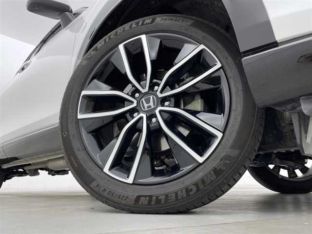 ホンダ ヴェゼル ハイブリッド e:HEV Z 群馬県 2023(令5)年 2.3万km プラチナホワイトパール 純正オプションフロントグリル/純正9インチディスプレイオーディオ/AM/FM/Bluetooth/USB/Apple Car Play/Android Auto/ワイヤレス充電器/ETC2.0車載機/マルチビューカメラシステム/プレミアムオーディオ/後退出庫サポート/＝＝＝＝＝＝/Honda SENSING/ ・衝突軽減ブレーキ/近距離衝突軽減ブレーキ/ ・誤発進抑制機能/後方誤発進抑制機能/ ・歩行者事故低減ステアリング/ ・路外逸脱抑制機能/ ・渋滞追従機能付アダプティブクルーズコントロール/ ・車線維持支援システム/ ・トラフィックジャムアシスト/ ・先行車発進お知らせ機能/ ・標識認識機能/ ・オートハイビーム/アダプティブドライビングビーム/ ・パーキングセンサーシステム/ ・ブラインドスポットインフォメーション/ハンズフリーアクセスパワーテールゲート(予約クローズ機能付)/前席シートヒーター/ステアリングヒーター/パドルシフト/親水/ヒーテッドドアミラー＋熱線入りフロントウインドウ/社外前後方ドライブレコーダー(ミラー型)/電動パーキングブレーキ/オートブレーキホールド/プッシュスタート/スマートキー/スペアキー有
