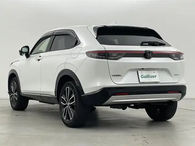ホンダ ヴェゼル ハイブリッド e:HEV Z 群馬県 2023(令5)年 2.3万km プラチナホワイトパール 純正オプションフロントグリル/純正9インチディスプレイオーディオ/AM/FM/Bluetooth/USB/Apple Car Play/Android Auto/ワイヤレス充電器/ETC2.0車載機/マルチビューカメラシステム/プレミアムオーディオ/後退出庫サポート/＝＝＝＝＝＝/Honda SENSING/ ・衝突軽減ブレーキ/近距離衝突軽減ブレーキ/ ・誤発進抑制機能/後方誤発進抑制機能/ ・歩行者事故低減ステアリング/ ・路外逸脱抑制機能/ ・渋滞追従機能付アダプティブクルーズコントロール/ ・車線維持支援システム/ ・トラフィックジャムアシスト/ ・先行車発進お知らせ機能/ ・標識認識機能/ ・オートハイビーム/アダプティブドライビングビーム/ ・パーキングセンサーシステム/ ・ブラインドスポットインフォメーション/ハンズフリーアクセスパワーテールゲート(予約クローズ機能付)/前席シートヒーター/ステアリングヒーター/パドルシフト/親水/ヒーテッドドアミラー＋熱線入りフロントウインドウ/社外前後方ドライブレコーダー(ミラー型)/電動パーキングブレーキ/オートブレーキホールド/プッシュスタート/スマートキー/スペアキー有