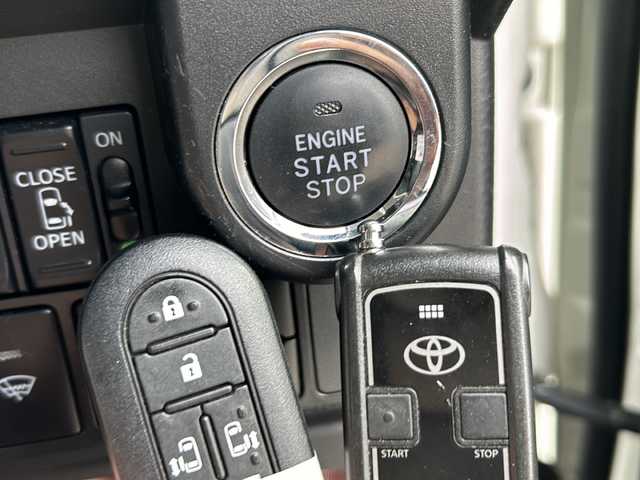 トヨタ ルーミー カスタムG 道北・旭川 2017(平29)年 5.6万km パールホワイトⅢ スマートキー/モデリスタフルエアロ/社外１５インンチアルミ/純正エンジンスターター/クルーズコントロール/社外メモリーナビAVIC-RW800/  ＣＤ・ＤＶＤ・フルセグ・ＢＴ・Ｄレコ/社外前後ドライブレコーダー/ステアリングリモコン/前席シートヒーター/社外シートカバー/LEDオートライト・フォグ/両側パワースライドドア/電動格納オートドアミラー/バックカメラ/ETC/新車時保証書・取説