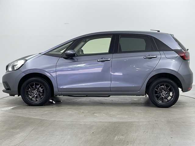 ホンダ フィット ベーシック 道央・札幌 2021(令3)年 7万km シャイニンググレーM ・4WD/・寒冷地仕様/・社外SDナビ（MDV-D308BT）/・BT&CD&DVD/・ホンダセンシング/・デジタルインナーミラー型ドラレコ前後/・クルーズコントロール/・ミラーヒーター/・ETC/・パーキングセンサー/・オートマチックハイビーム/・オートライト/・ヘッドライトレベライザー/・プッシュスタート/・スマートキー/・スペアキー1本/・積込スタッドレス/・取扱説明書