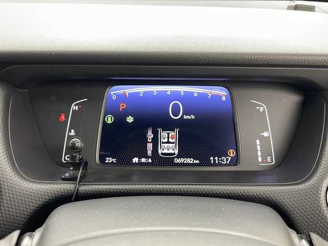 ホンダ フィット ベーシック 道央・札幌 2021(令3)年 7万km シャイニンググレーM ・4WD/・寒冷地仕様/・社外SDナビ（MDV-D308BT）/・BT&CD&DVD/・ホンダセンシング/・デジタルインナーミラー型ドラレコ前後/・クルーズコントロール/・ミラーヒーター/・ETC/・パーキングセンサー/・オートマチックハイビーム/・オートライト/・ヘッドライトレベライザー/・プッシュスタート/・スマートキー/・スペアキー1本/・積込スタッドレス/・取扱説明書