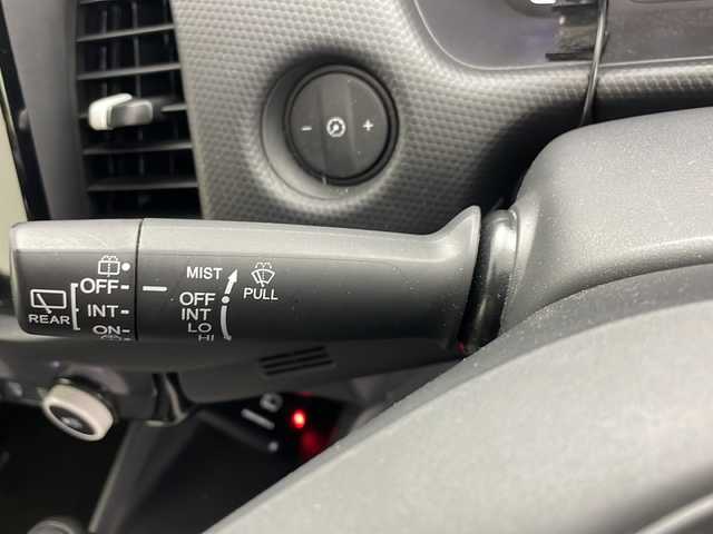 ホンダ フィット ベーシック 道央・札幌 2021(令3)年 7万km シャイニンググレーM ・4WD/・寒冷地仕様/・社外SDナビ（MDV-D308BT）/・BT&CD&DVD/・ホンダセンシング/・デジタルインナーミラー型ドラレコ前後/・クルーズコントロール/・ミラーヒーター/・ETC/・パーキングセンサー/・オートマチックハイビーム/・オートライト/・ヘッドライトレベライザー/・プッシュスタート/・スマートキー/・スペアキー1本/・積込スタッドレス/・取扱説明書