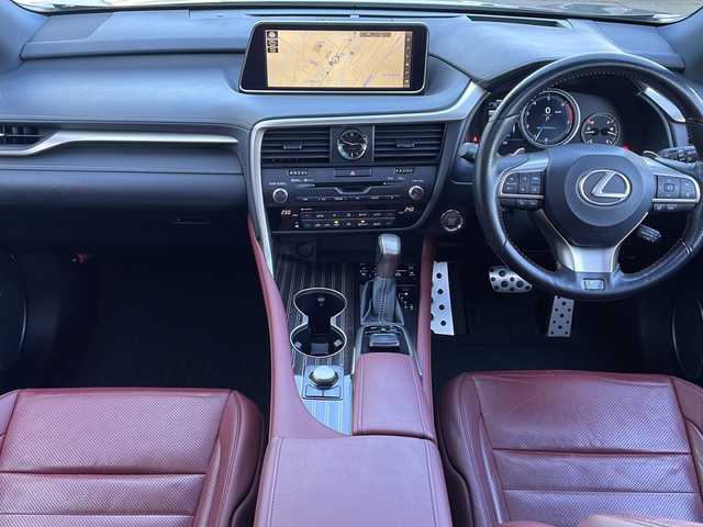 レクサス ＲＸ 200t Fスポーツ 道東・釧路十勝 2017(平29)年 5.4万km グラファイトブラックガラスフレーク ・TRDエアロ/・ワンオーナー/・4WD/・純正ナビ/・CD/DVD/Blu-ray/Bluetooth/・フルセグTV/・サンルーフ/・TRD製エアロ（F/S/R)/・TRD製スポーツマフラー/・レーンキーピングアシスト/・オートマチックハイビーム/・レーダークルーズコントロール/・レザーシート/・エアシート/・シートヒーター/・エアシート/・ステアリングヒーター/・パドルシフト/・ステアリングヒーター/・角型3眼LEDヘッドライト/・フォグランプ/・オートライト/・プッシュスタート/・スマートキー/・スペアキー/・ステアリングスイッチ/・AC100V